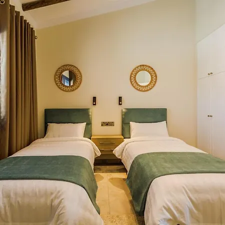 Seasons Boutique Townhouse Пафос