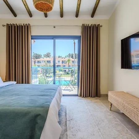 Дом отдыха Seasons Boutique Townhouse