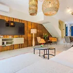 Дом отдыха Seasons Boutique Townhouse